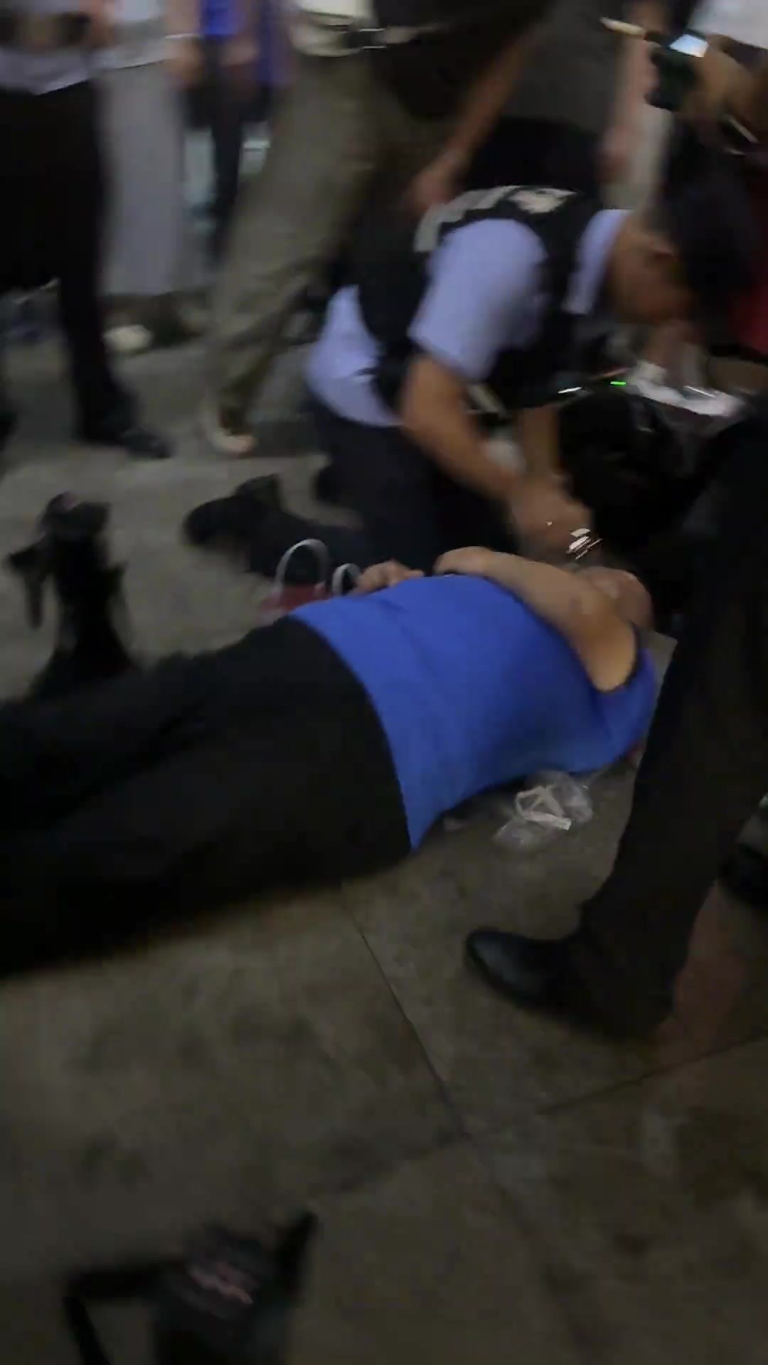 博主晒实拍：武汉三镇一场球看得人血压飙升，有球迷急得当场晕倒